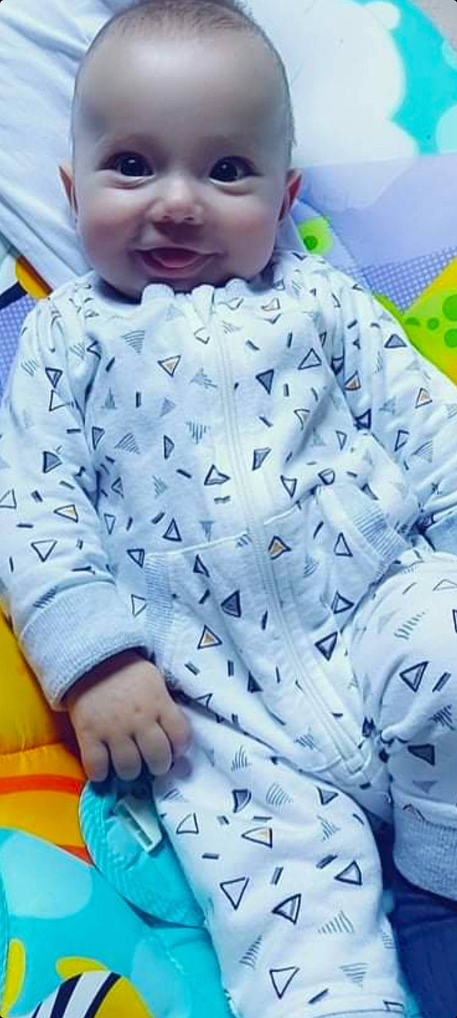 Aïezo participe au concours pour gagner de l'argent avec cette photo : blue, chest, cool, dress, dress_shirt, electric_blue, eye, finger, fun, happy, leisure, linens, mouth, neck, pattern, person, skin, sleeve, t_shirt, toddler