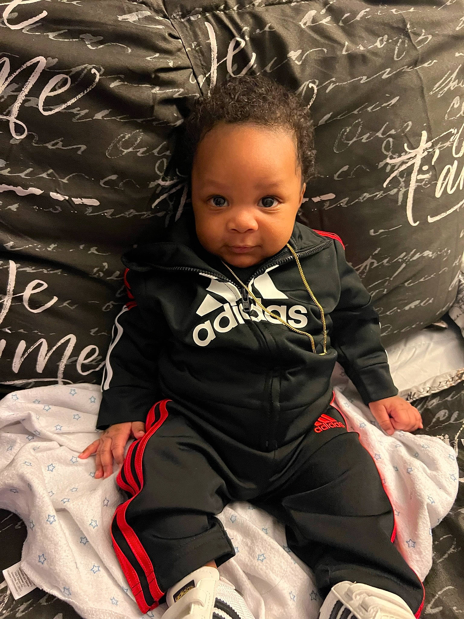 Kyng joined the competition — help win amazing prizes! baby, baby_toddler_clothing, carmine, child, comfort, cool, facial_expression, fashion_accessory, flash_photography, formal_wear, hairstyle, happy, jewellery, monochrome, monochrome_photography, pattern, person, sitting, sleeve, t_shirt