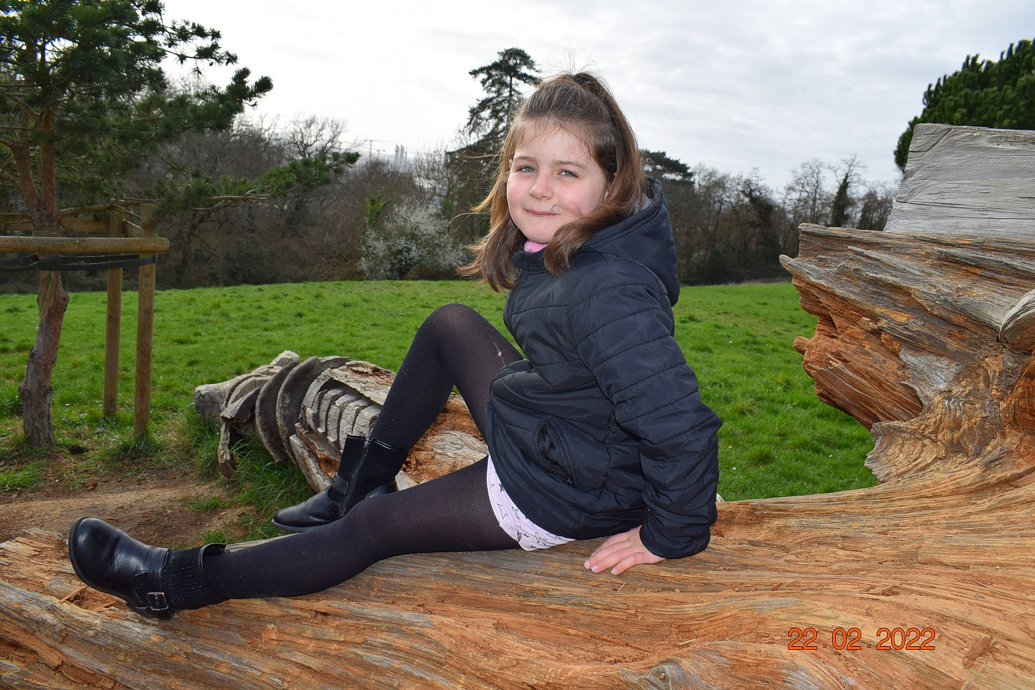 Shayna participe au concours pour gagner de l'argent avec cette photo : boot, flash_photography, grass, grass_family, grassland, hair, happy, hardwood, human_leg, joy, knee, landscape, leisure, people_in_nature, person, plant, shoe, sky, thigh, tree