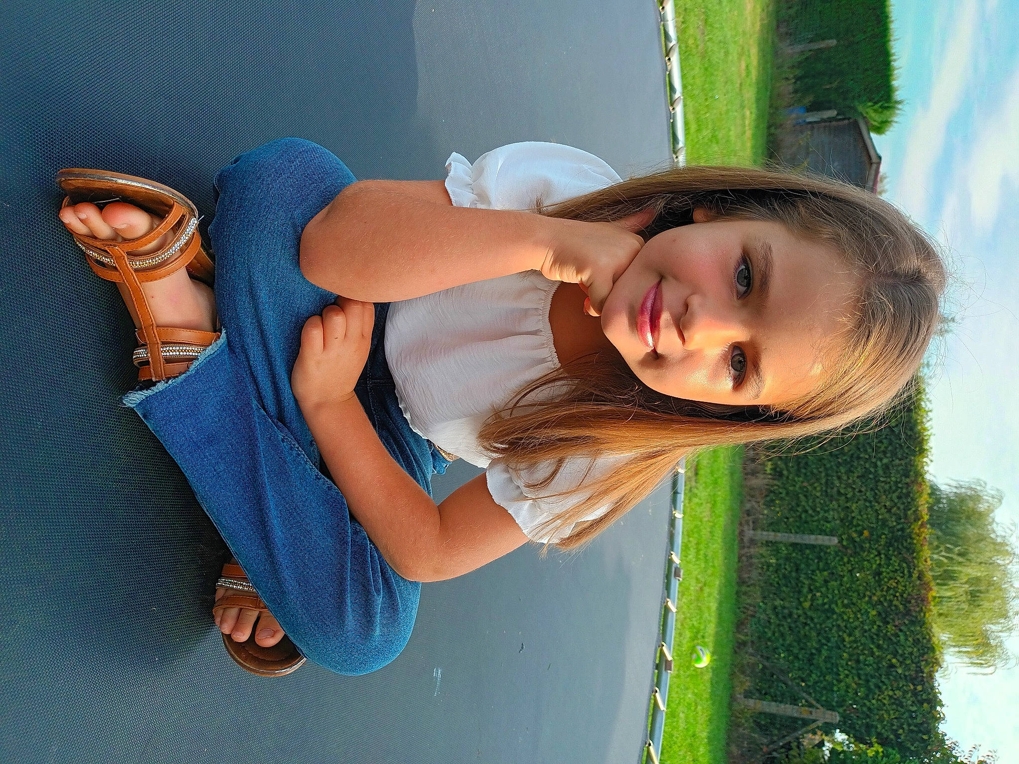 Lou a rejoint le concours — aidez-le/la à gagner de superbes lots ! arm, azure, beauty, black_hair, cool, elbow, facial_expression, flash_photography, fun, grass, green, hairstyle, happy, joy, leisure, people_in_nature, person, plant, sky, smile