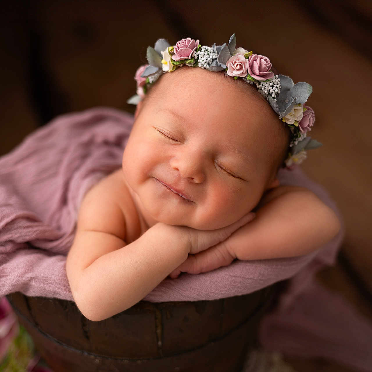 Diane a rejoint le concours — aidez-le/la à gagner de superbes lots ! accessories, baby, bodypart, bonnet, clothing, face, finger, flower, flowerarrangement, flowerbouquet, hand, happy, hat, head, newborn, person, photography, portrait, sleeping, smile