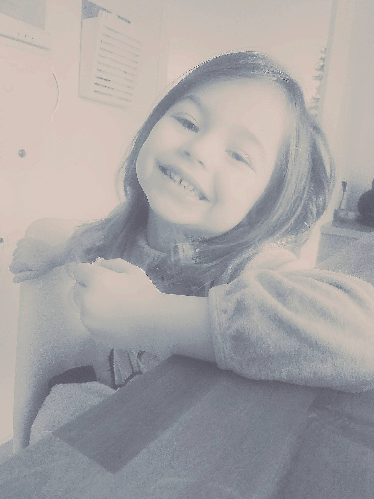 Lilly Rose a rejoint le concours — aidez-le/la à gagner de superbes lots ! beauty, black, cheek, emotion, eye, face, girl, hair, head, human_hair_color, joy, leg, mouth, nose, person, photograph, shoulder, skin, smile, snapshot