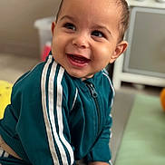 Liam participe au concours pour gagner de l'argent avec cette photo : toddler, child, smiling, happy, face, portrait, clothing, tracksuit, indoor, person, cute, baby, sitting, jacket, zipper, young, hands, casual, expression, playful
