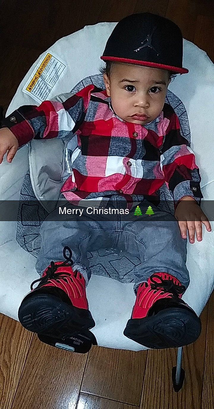 Ky is registered to the contest to win money with this photo: baby, baby_toddler_clothing, baseball_cap, button, carmine, child_model, cool, costume_accessory, costume_hat, fedora, headwear, hood, pattern, person, plaid, pocket, portrait_photography, red, sleeve, sock