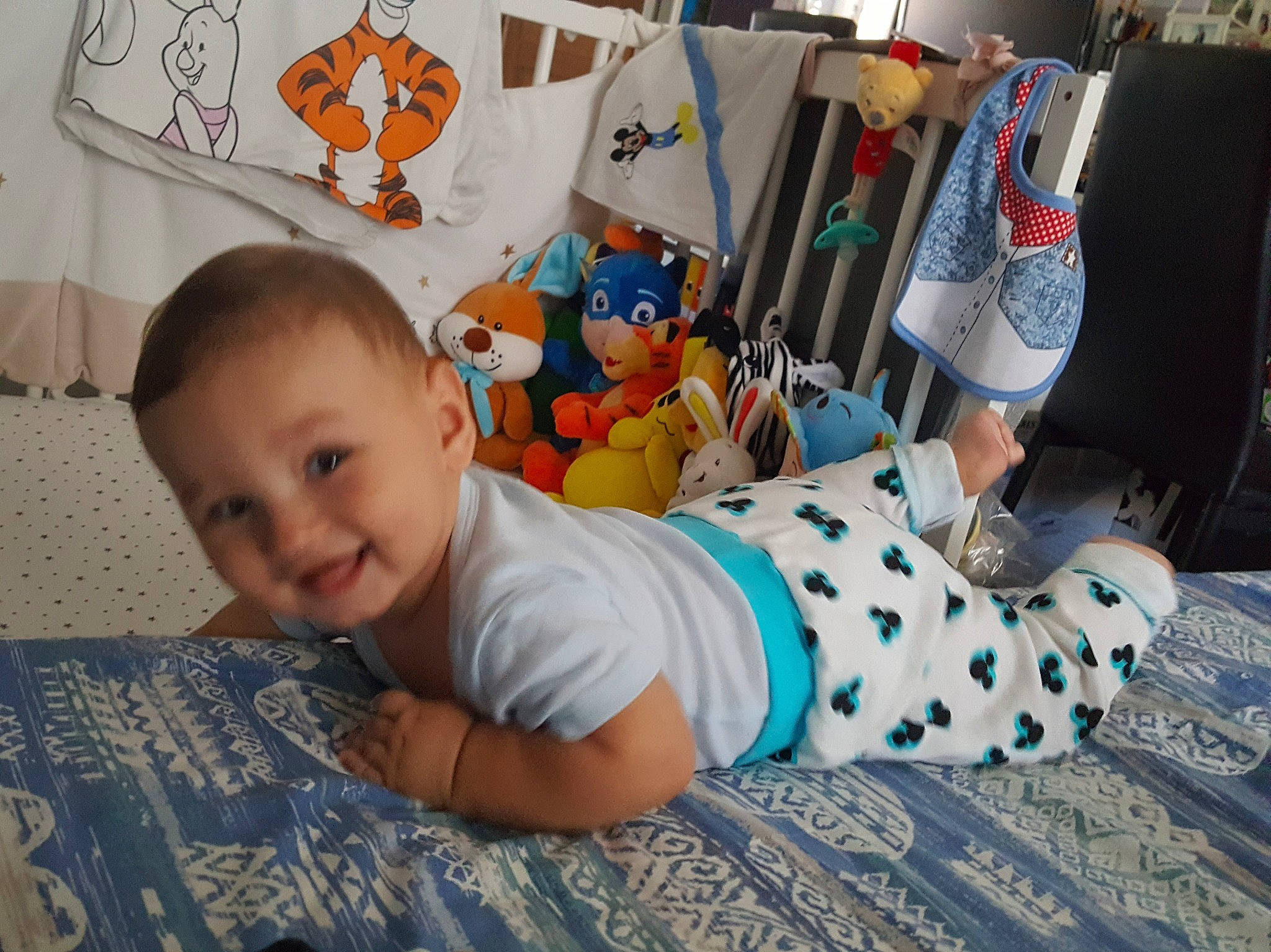 Matei participe au concours pour gagner de l'argent avec cette photo : baby, baby_products, baby_toddler_clothing, baby_toys, bedtime, child, joy, person, play, product, room, toddler, toy