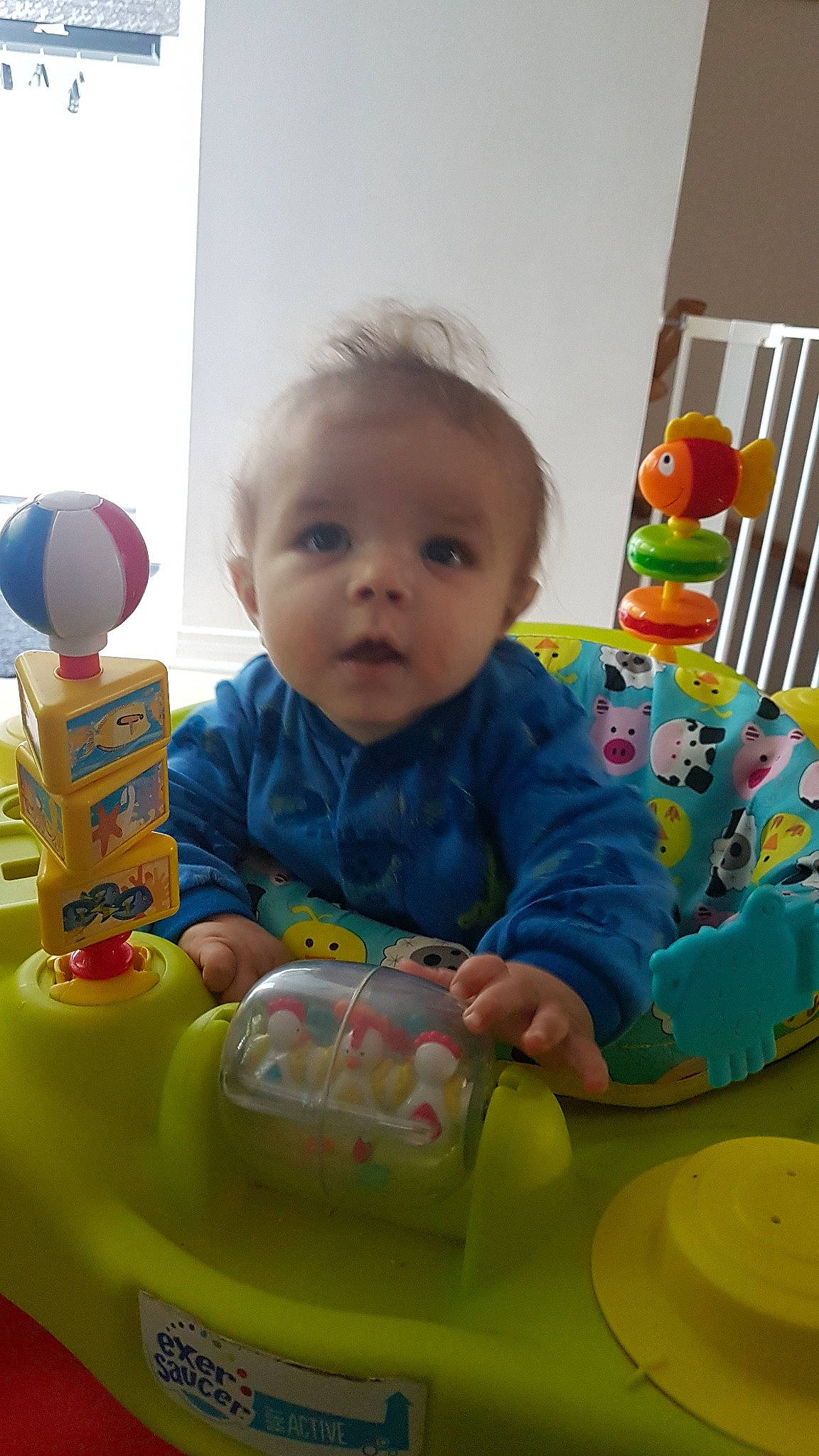 Riyad a rejoint le concours — aidez-le/la à gagner de superbes lots ! baby, baby_playing_with_toys, baby_toys, child, person, play, sitting, toddler, toy