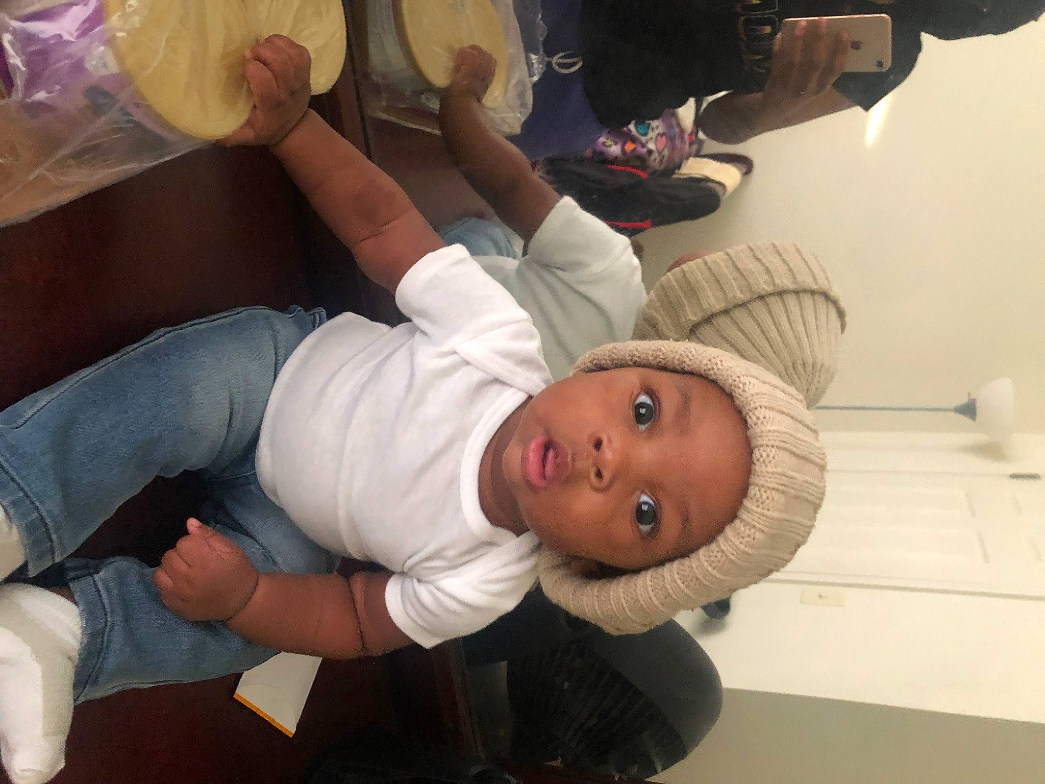 King is registered to the contest to win money with this photo: abdomen, baby, baby_products, child, comfort, elbow, foot, gesture, hand, hat, health_care, hospital, human_leg, joint, knee, leg, person, service, thigh, toddler