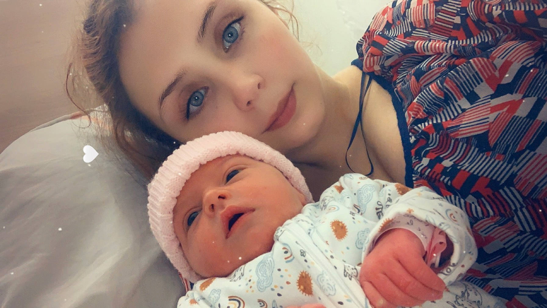 Evana participe au concours pour gagner de l'argent avec cette photo : baby, baby_toddler_clothing, beauty, cheek, child, comfort, eyebrow, eyelash, face, finger, flash_photography, gesture, happy, headwear, lip, nose, organ, person, skin, smile