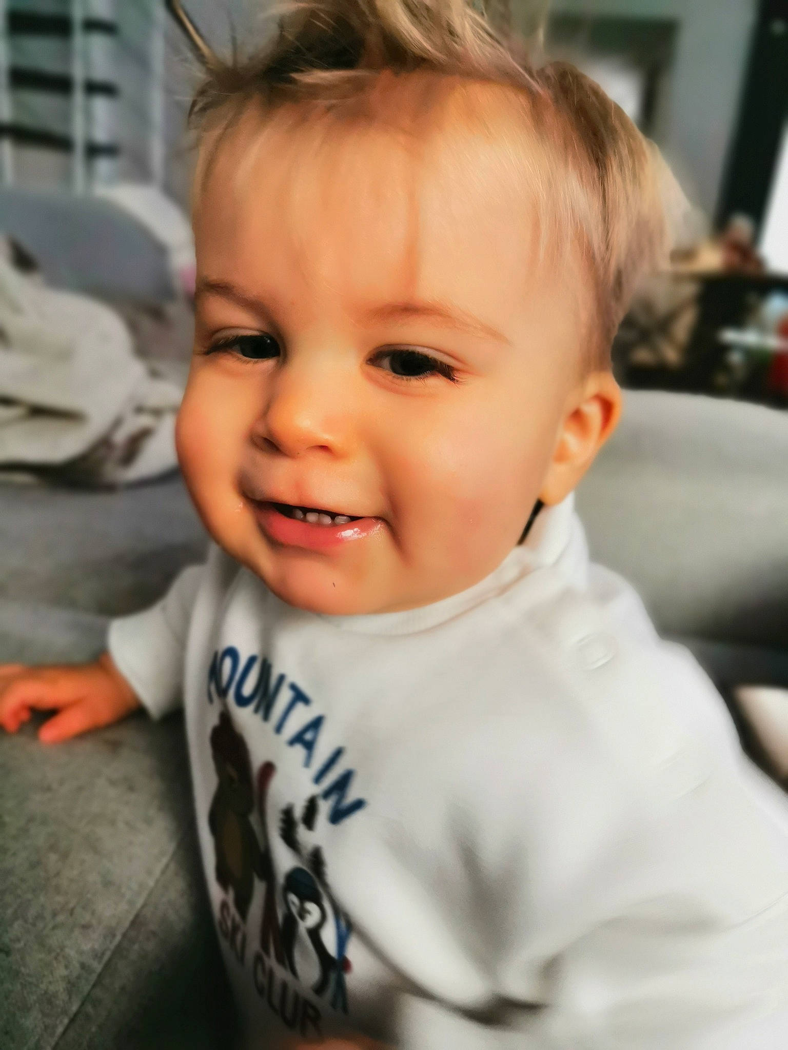 Nino participe au concours pour gagner de l'argent avec cette photo : baby, baby_toddler_clothing, blond, cheek, child, chin, cool, eyebrow, eyelash, fun, happy, iris, joy, lip, nose, person, sitting, skin, sleeve, smile