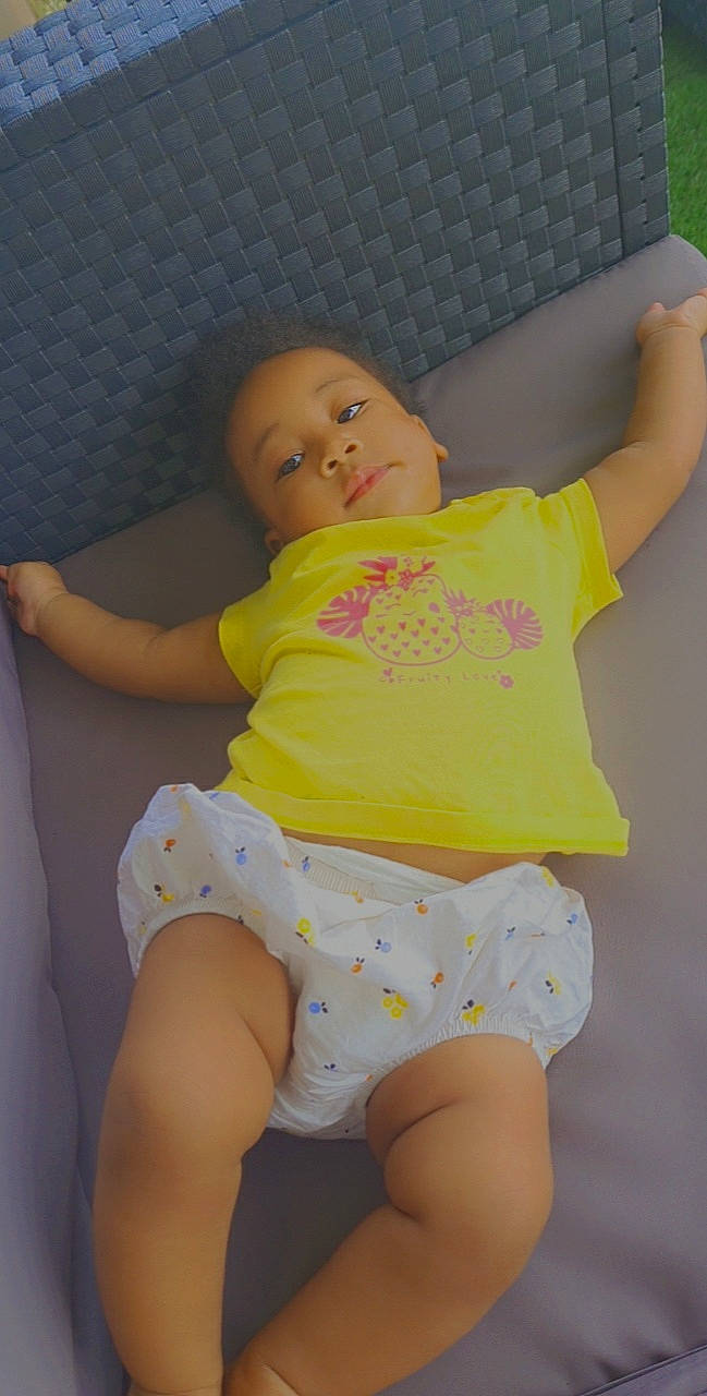 Kendra a rejoint le concours — aidez-le/la à gagner de superbes lots ! baby, baby_toddler_clothing, cheek, comfort, diaper, eye, finger, happy, human_body, knee, leg, person, pink, purple, skin, sleeve, stomach, thigh, toddler, trunk