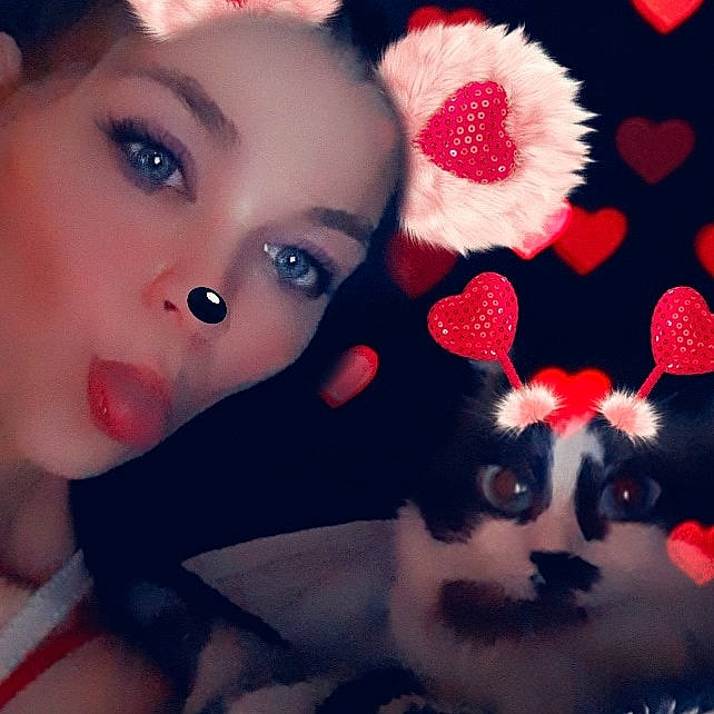 Souris Blanche participe au concours pour gagner de l'argent avec cette photo : beauty, black_hair, cheek, ear, eye, eyelash, face, fur, head, illustration, lip, love, nose, photography, plant, puppy_love, red, selfie, whiskers