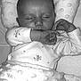 Aelys a rejoint le concours — aidez-le/la à gagner de superbes lots ! baby, sleeping, blanket, pillow, infant, cozy, cute, child, sleepwear, soft, texture, peaceful, rest, portrait, indoors, comfort, hands, face, newborn, monochrome