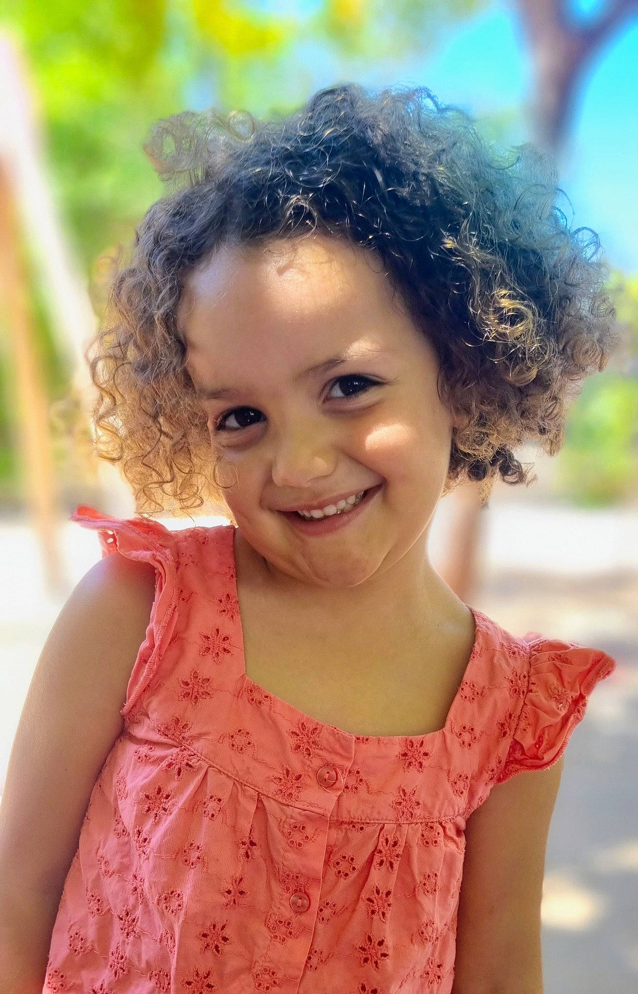 Keylia a rejoint le concours — aidez-le/la à gagner de superbes lots ! adaptation, beauty, black_hair, chin, clothing, dress, eye, eyebrow, flash_photography, grass, hair, hairstyle, happy, iris, joy, lip, people_in_nature, person, skin, smile