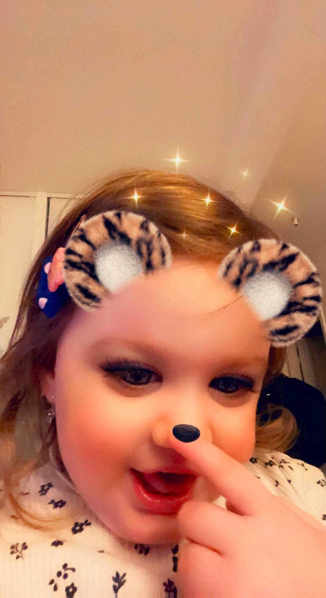 Jelena a rejoint le concours — aidez-le/la à gagner de superbes lots ! baby, cheek, chin, cool, ear, eye, eyebrow, eyelash, finger, forehead, hairstyle, head, headgear, headpiece, headwear, iris, lip, mouth, nose, person