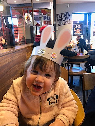 Jelena participe au concours pour gagner de l'argent avec cette photo : baby, birthday, blurred, cap, chair, child, costume_hat, ear, event, fashion_accessory, fun, happy, headgear, helmet, holiday, joy, party_supply, person, plate, recreation