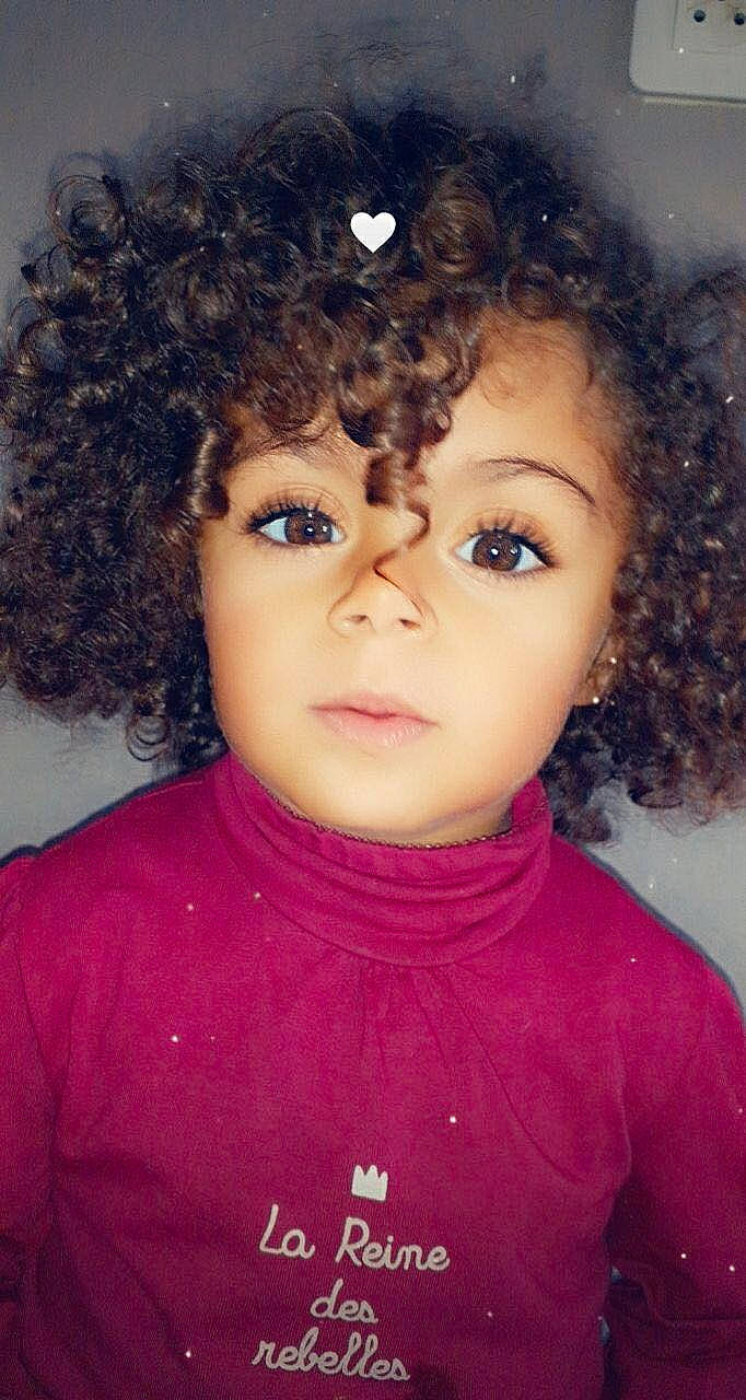 Yasmine a rejoint le concours — aidez-le/la à gagner de superbes lots ! afro, cheek, chin, eye, eyebrow, eyelash, face, facial_expression, forehead, hair, hairstyle, head, iris, jheri_curl, lip, nose, organ, person, ringlet, skin