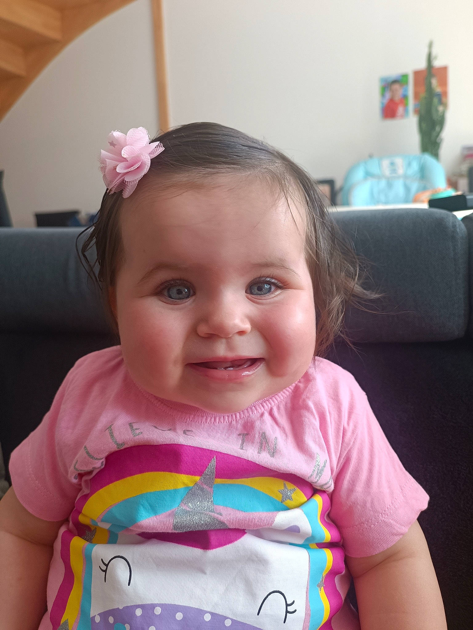 Lyna a rejoint le concours — aidez-le/la à gagner de superbes lots ! baby_toddler_clothing, cheek, chin, ear, eye, eyebrow, eyelash, facial_expression, forehead, hairstyle, happy, iris, joy, lip, mouth, neck, nose, person, product, skin