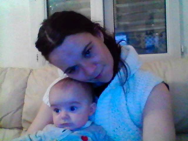 Mathias participe au concours pour gagner de l'argent avec cette photo : arm, black_hair, cheek, child, day, eye, face, forehead, girl, head, human_hair_color, infant, mother, mouth, nose, person, product, skin, snapshot, toddler