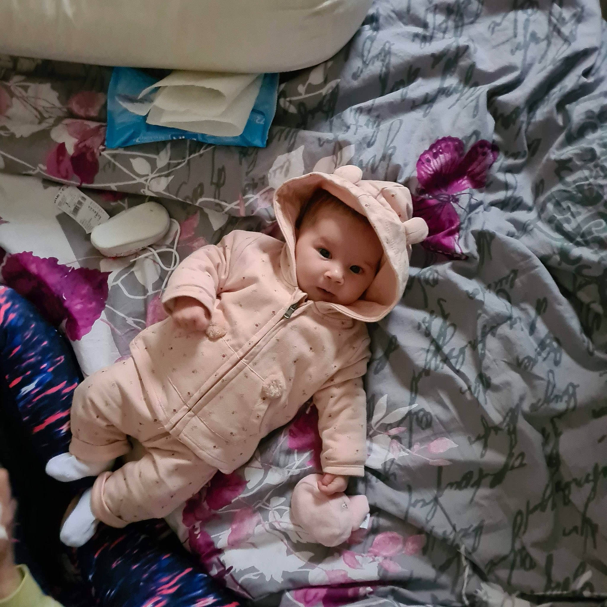 Lexie participe au concours pour gagner de l'argent avec cette photo : baby, baby_products, baby_toddler_clothing, bedding, box, cheek, child, comfort, fur, linens, magenta, pattern, person, pink, plastic, purple, room, shipping_box, sleeve, toddler