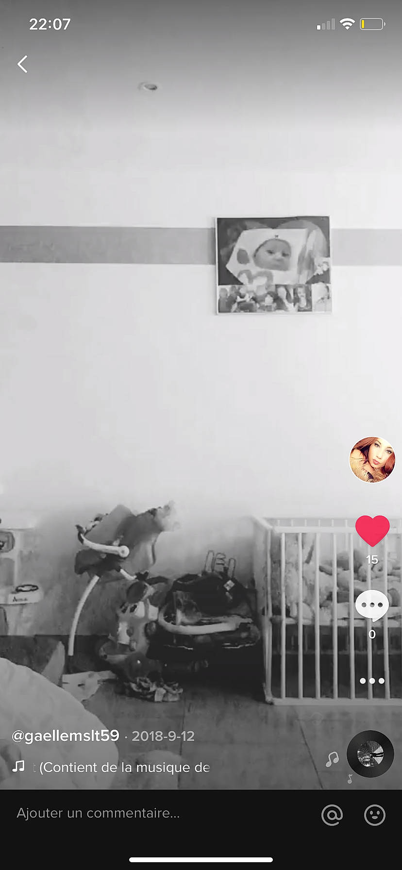 Aaron participe au concours pour gagner de l'argent avec cette photo : balloon, black_and_white, flash_photography, flooring, font, grey, machine, monochrome, monochrome_photography, person, room, sitting, still_life_photography, visual_arts