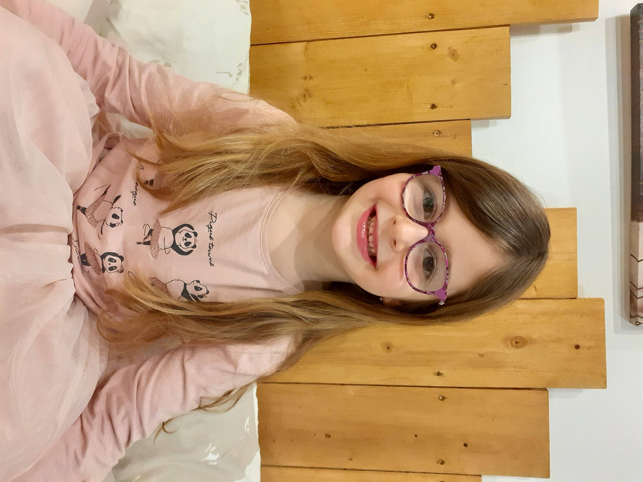 Lanna a rejoint le concours — aidez-le/la à gagner de superbes lots ! beauty, blond, box, brown_hair, cool, eyewear, facial_expression, happy, jaw, joy, laugh, lip, long_hair, mouth, peach, person, plywood, throat, tooth, vision_care