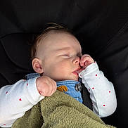 Elior participe au concours pour gagner de l'argent avec cette photo : baby, blanket, brown_hair, car_seat, cheek, closed_eyes, cozy, cute, denim_overalls, ear, hand, infant, portrait, red_hearts, skin, sleeping, soft_texture, stroller, thumb_sucking, white_sleeves