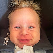 Jonas a rejoint le concours — aidez-le/la à gagner de superbes lots ! baby, smiling, face, hair, spiky_hair, car_seat, clothing, white_outfit, child, cute, infant, happy, closeup, person, seatbelt, indoors, expression, portrait, skin, young