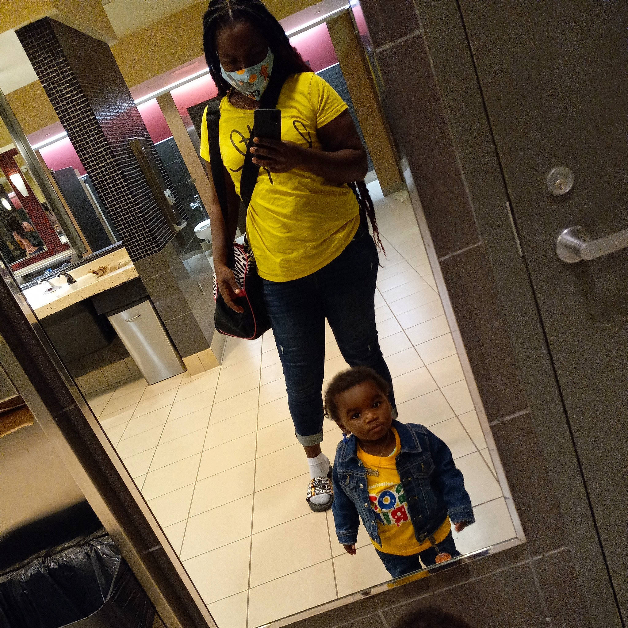 Aavanna is registered to the contest to win money with this photo: bag, cleanliness, eyewear, fashion_design, flooring, fun, human_leg, knee, leisure, luggage_and_bags, metal, person, room, selfie, shorts, sportswear, t_shirt, thigh, toddler, waist