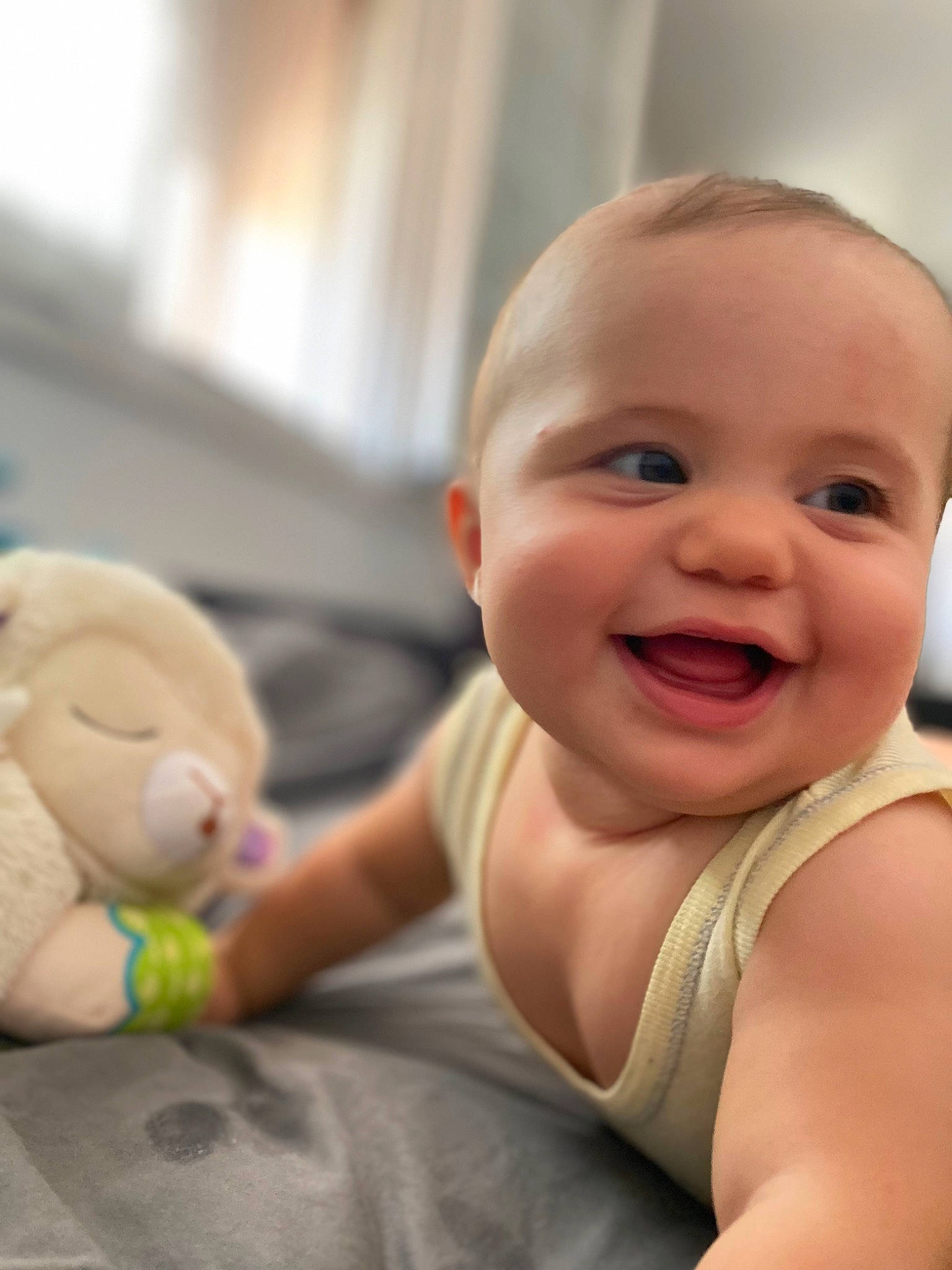 Emy-rose participe au concours pour gagner de l'argent avec cette photo : arm, baby, cheek, chest, finger, gesture, hand, happy, head, human_body, iris, joint, joy, leg, lip, mammal, mouth, nose, person, skin