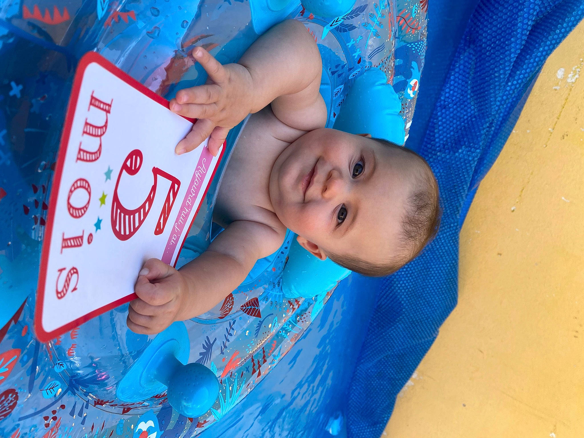 Emy-rose a rejoint le concours — aidez-le/la à gagner de superbes lots ! azure, baby, baby_toddler_clothing, blue, carmine, child, cloud, electric_blue, fun, happy, joy, leisure, pattern, person, play, recreation, smile, toddler, water