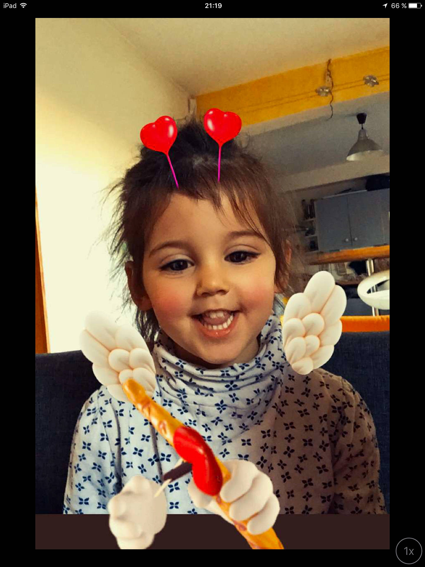 Océane participe au concours pour gagner de l'argent avec cette photo : clothing, hairstyle, image, joy, toddler, toy