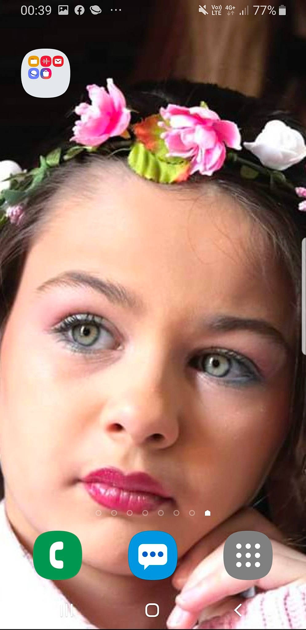 Paola a rejoint le concours — aidez-le/la à gagner de superbes lots ! beauty, cheek, child, ear, eye, eyebrow, eyelash, face, fashion_accessory, forehead, hair_accessory, head, headgear, headpiece, lip, nose, person, petal, pink, skin