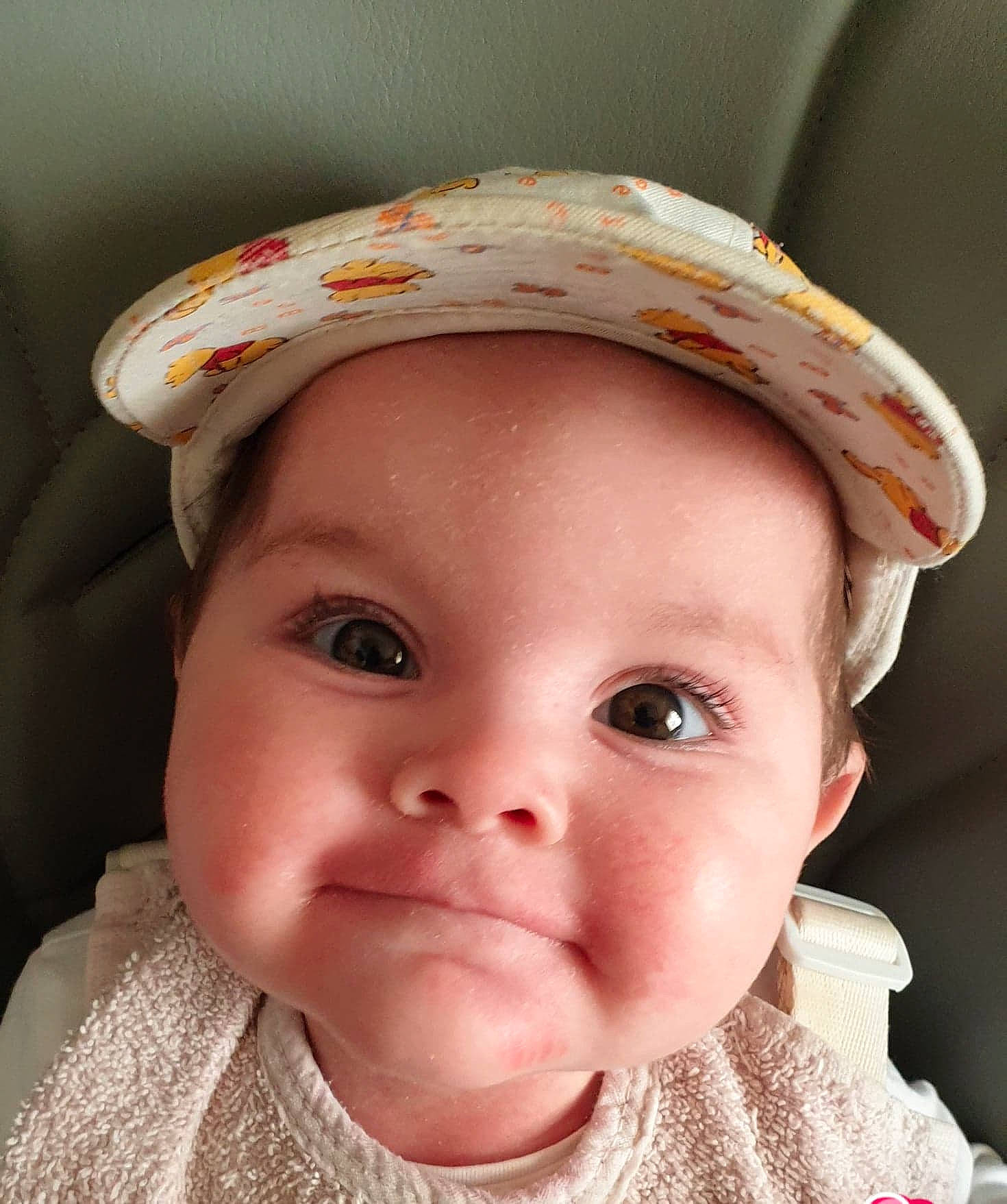 Laëly participe au concours pour gagner de l'argent avec cette photo : baby, cap, cheek, chin, ear, eye, eyebrow, eyelash, happy, hat, headgear, iris, joy, lip, mouth, nose, person, pink, skin, smile