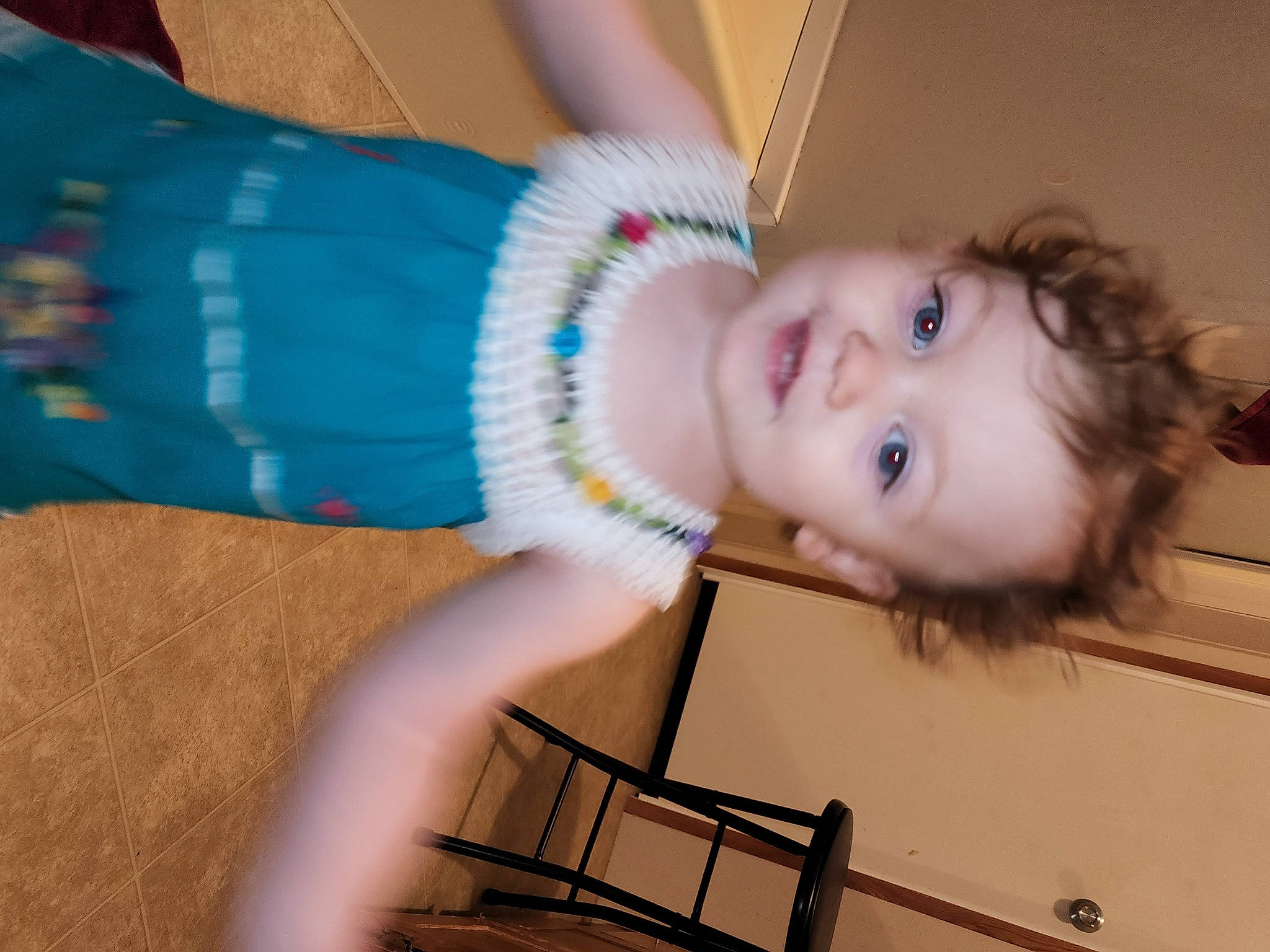 Santana is registered to the contest to win money with this photo: arm, cheek, child, eyebrow, eyelash, facial_expression, finger, hand, happy, human_body, iris, joint, joy, leg, neck, nose, person, shoulder, skin, smile