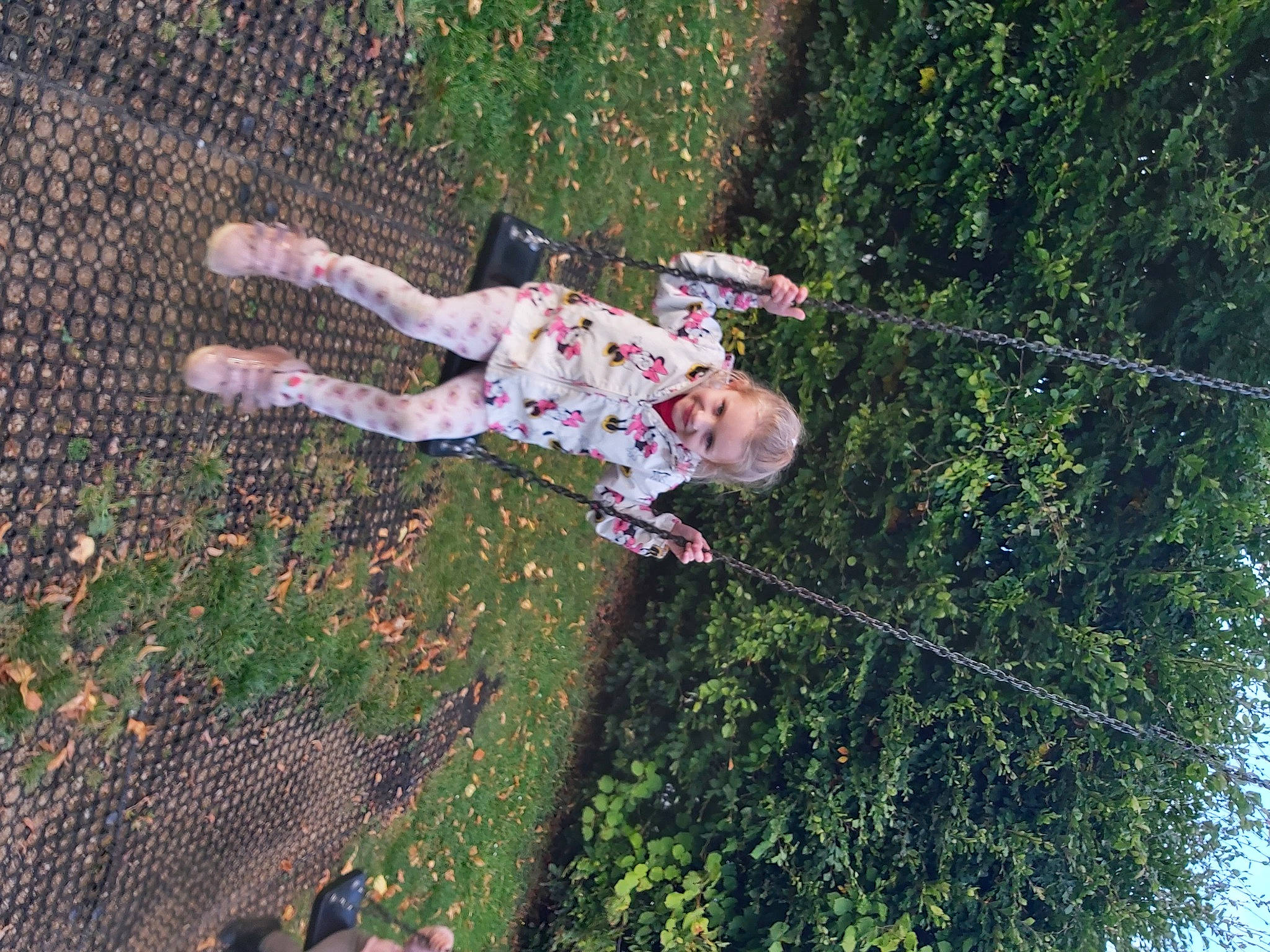 Délia a rejoint le concours — aidez-le/la à gagner de superbes lots ! baby, child, fun, grass, joy, leisure, nature, pattern, people_in_nature, person, plant, recreation, toddler, tree, vegetation, woody_plant, yard