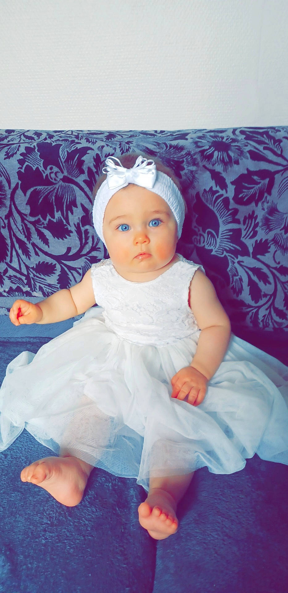 Lily a rejoint le concours — aidez-le/la à gagner de superbes lots ! baby, baby_toddler_clothing, blue, cap, child, costume_hat, day_dress, embellishment, fun, hairstyle, headband, headgear, headpiece, headwear, iris, pattern, person, pink, purple, skin