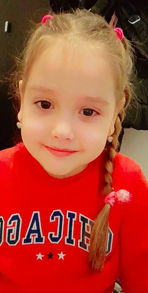 Cleopatra a rejoint le concours — aidez-le/la à gagner de superbes lots ! cheek, chin, ear, eye, eyebrow, eyelash, facial_expression, forehead, gesture, hair, hairstyle, happy, human_body, iris, joy, lip, mouth, nose, person, skin