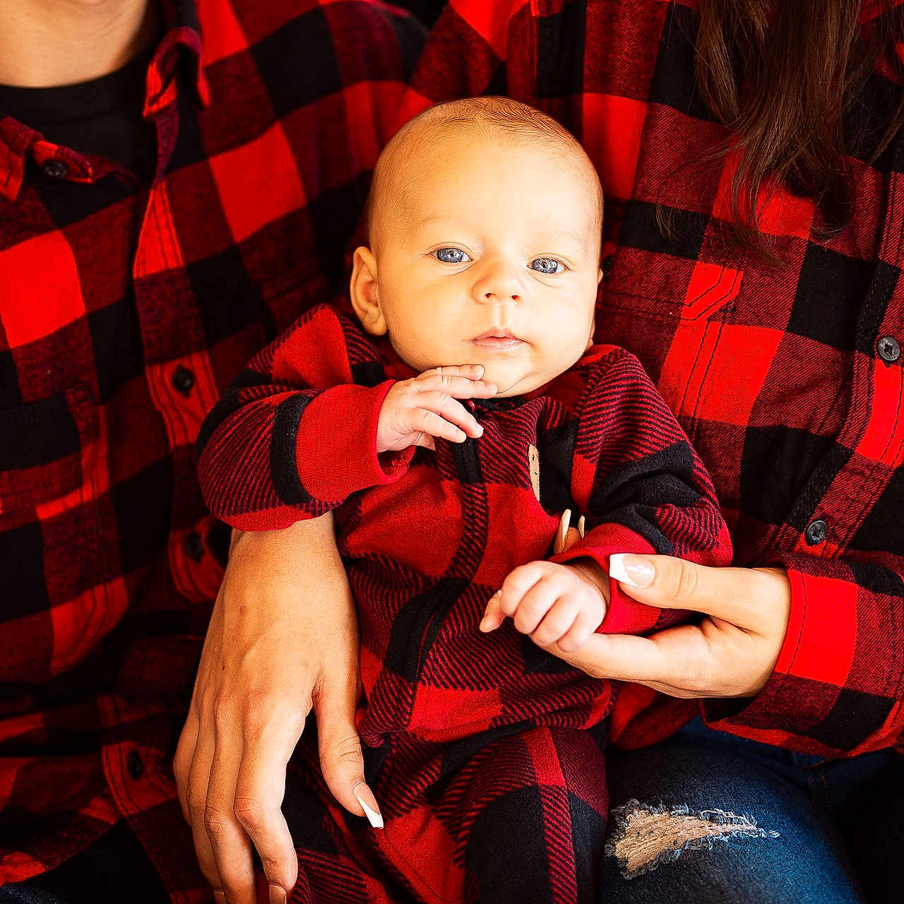 Evren is registered to the contest to win money with this photo: baby, casual_clothing, child, closeup, cozy, cute, family, hands, holding, indoor, infant, jeans, matching_outfits, person, plaid, portrait, red_and_black, ripped_jeans, smiling, warm