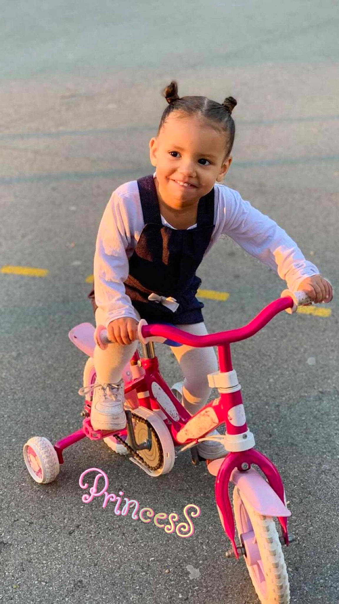 Lenna participe au concours pour gagner de l'argent avec cette photo : bicycle, bicycle_accessory, bicycle_fork, bicycle_frame, bicycle_handlebar, bicycle_part, bicycle_saddle, bicycle_tire, bicycle_wheel, bicycles_equipment_and_supplies, footwear, happy, joy, person, pink, riding_toy, shoe, shorts, tire, toddler