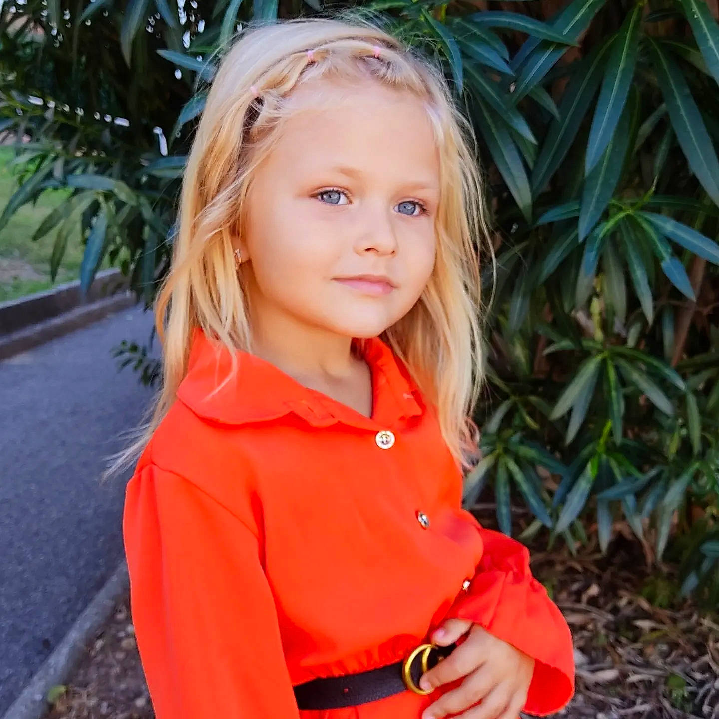 Emiliya participe au concours pour gagner de l'argent avec cette photo : blond, brown_hair, button, child, collar, electric_blue, fashion_accessory, grass, hair, happy, iris, jacket, jewellery, lip, neck, people_in_nature, person, plant, sleeve, t_shirt