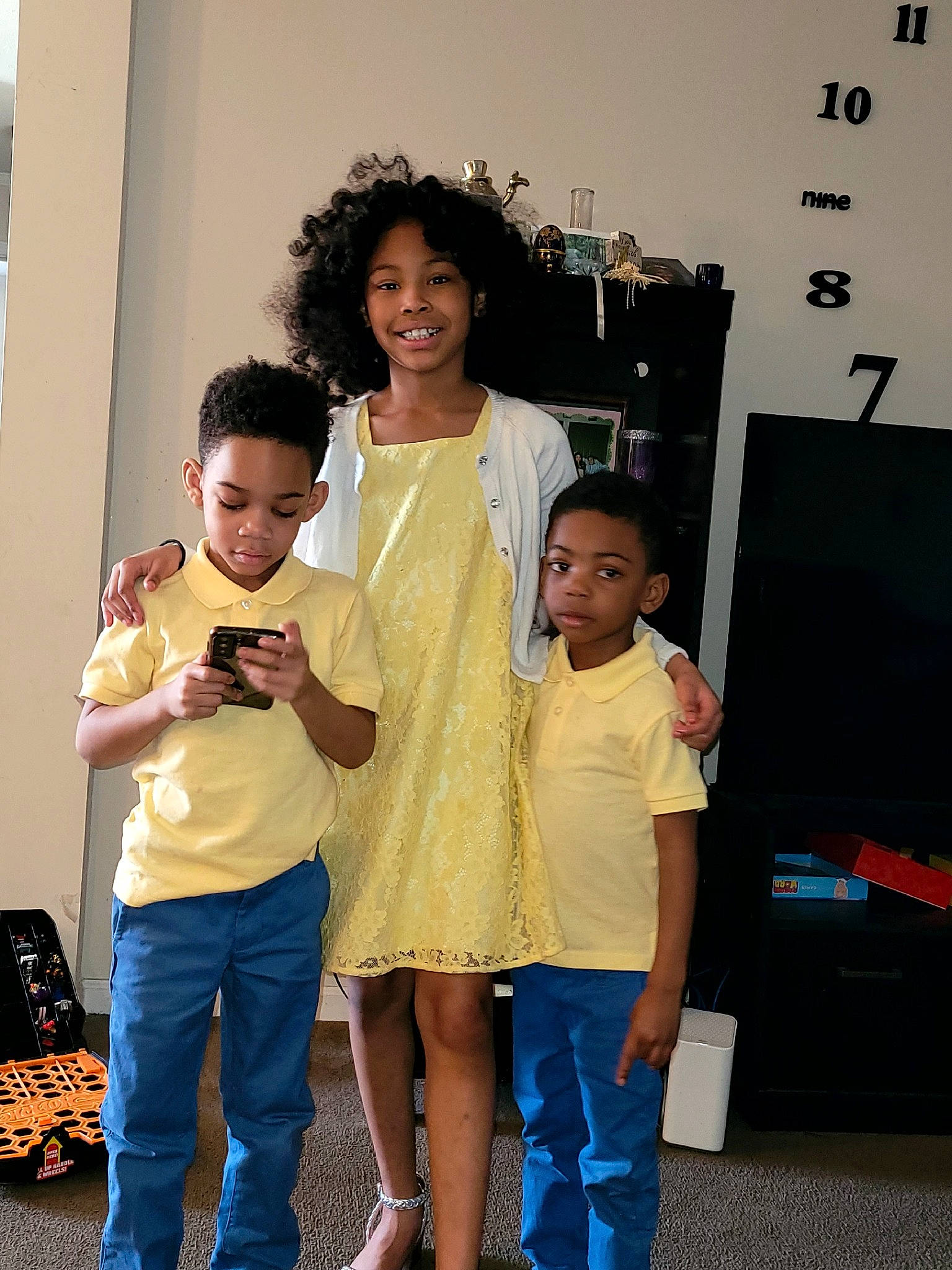 Madyson is registered to the contest to win money with this photo: bag, belt, child, event, eyewear, fashion_design, flooring, fun, happy, jewellery, joint, joy, leisure, luggage_and_bags, person, room, sandal, shoulder, smile, standing