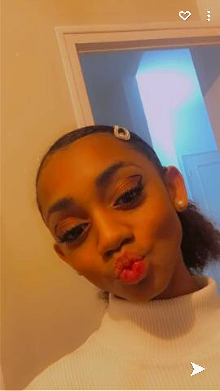 Jade participe au concours pour gagner de l'argent avec cette photo : bathing, beard, black_hair, cheek, child, ear, eyebrow, eyelash, facial_hair, forehead, fun, iris, jaw, lip, mouth, neck, nose, person, personal_grooming, plumbing_fixture