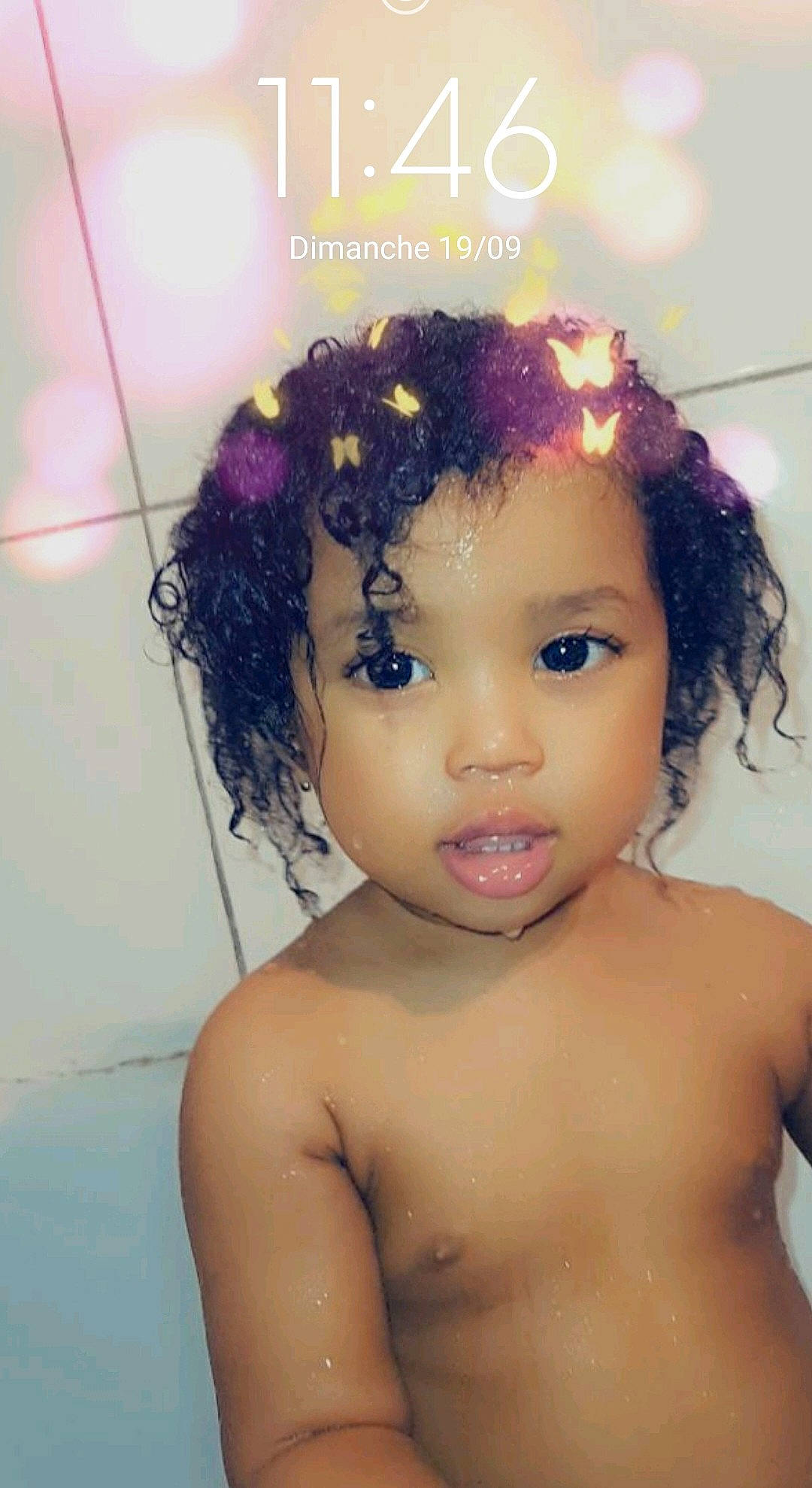 Julian participe au concours pour gagner de l'argent avec cette photo : arm, bathing, black_hair, cheek, chest, ear, eyebrow, eyelash, flash_photography, forehead, hair, happy, head, headgear, human_body, lip, nose, person, purple, skin