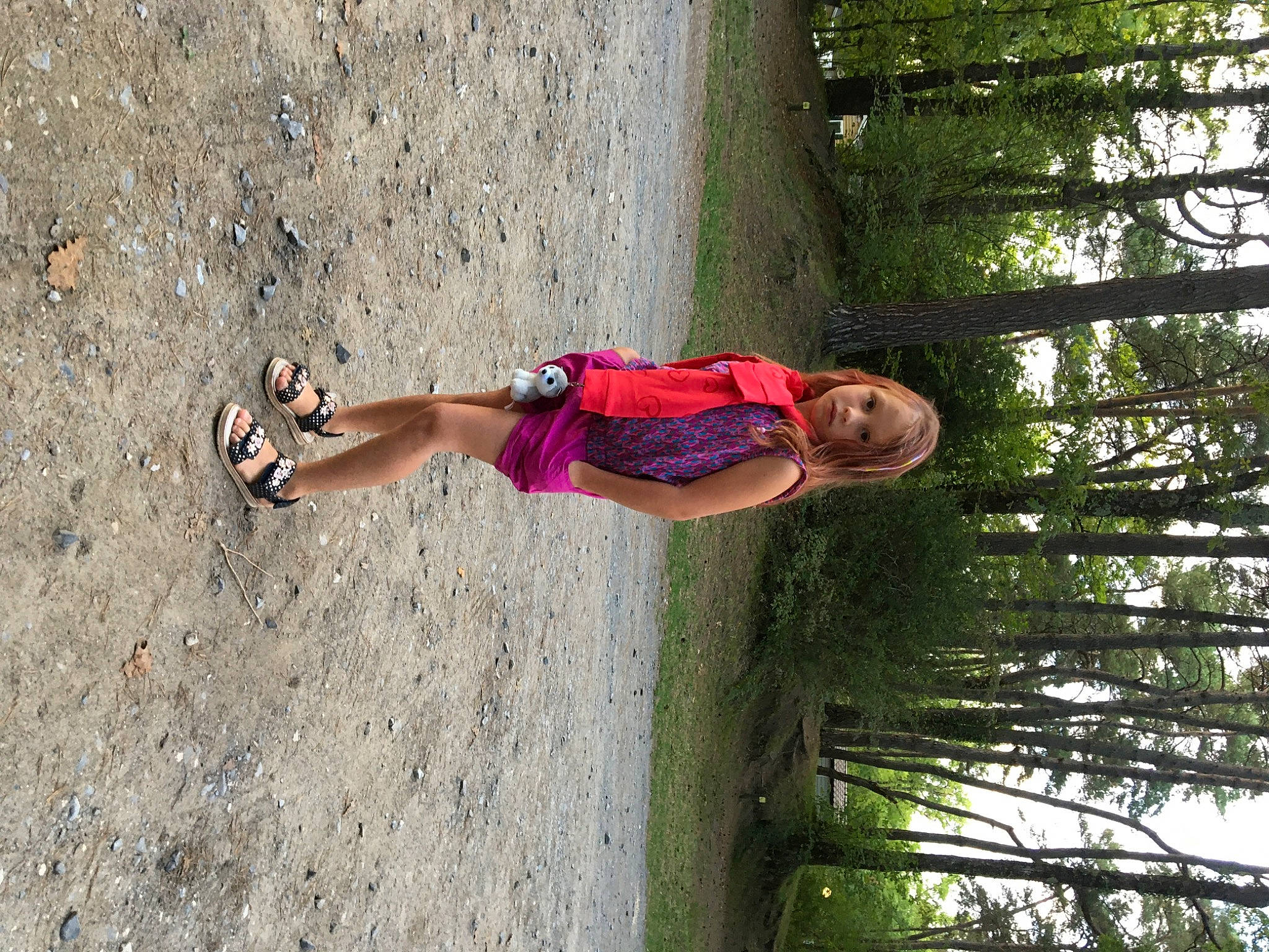 Mia participe au concours pour gagner de l'argent avec cette photo : adventure, elbow, fun, grass, happy, human_leg, landscape, leisure, magenta, people_in_nature, person, plant, recreation, smile, soil, thigh, tree, vacation, waist, wood