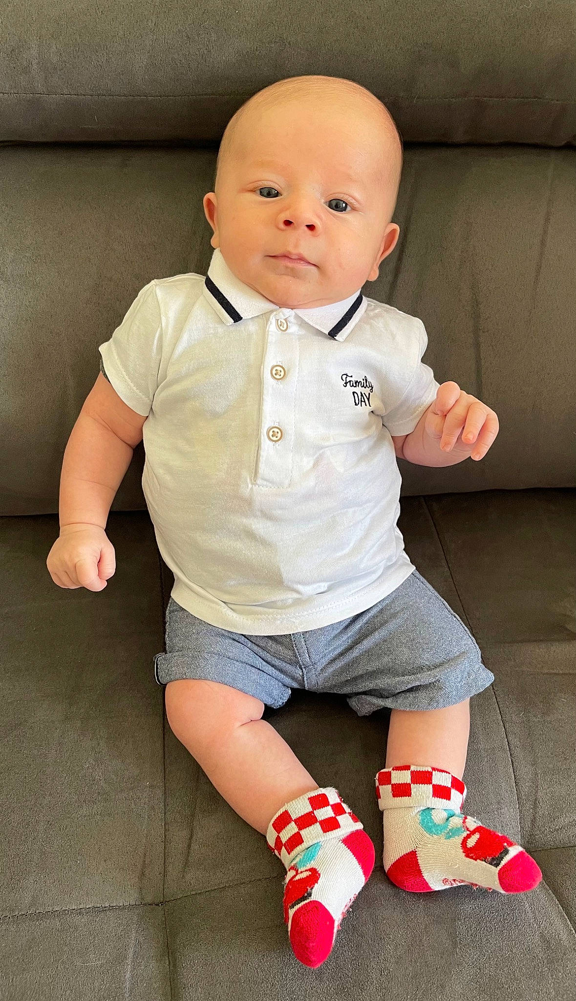 Lyam participe au concours pour gagner de l'argent avec cette photo : baby, baby_toddler_clothing, cheek, collar, eye, face, gesture, happy, head, human_leg, joint, knee, lip, person, sleeve, sock, thigh, toddler, trunk, waist