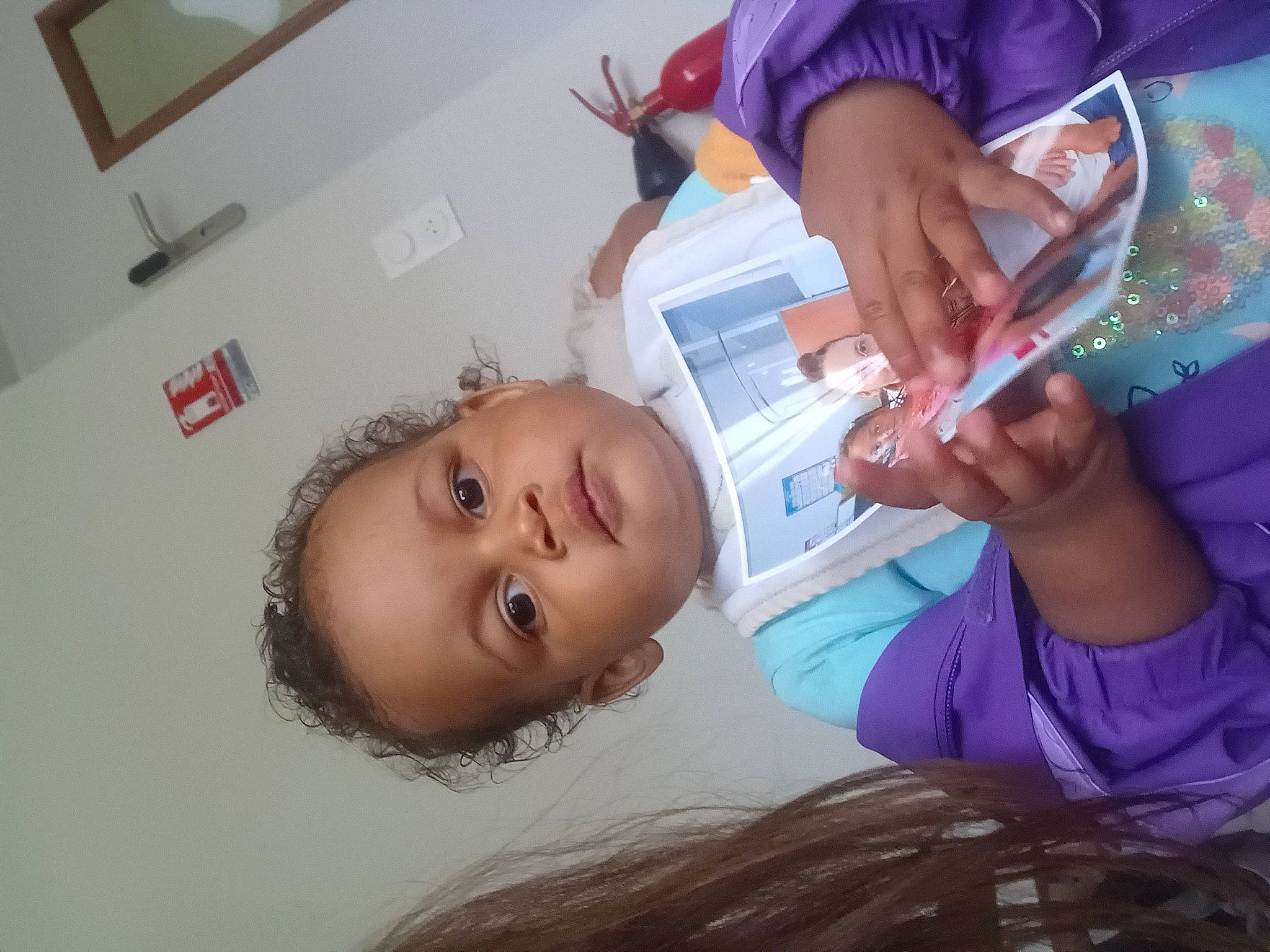 Fatima a rejoint le concours — aidez-le/la à gagner de superbes lots ! arm, baby, chest, child, ear, eyelash, finger, fun, hair_coloring, hand, happy, health_care, nail, person, room, service, skin, toddler