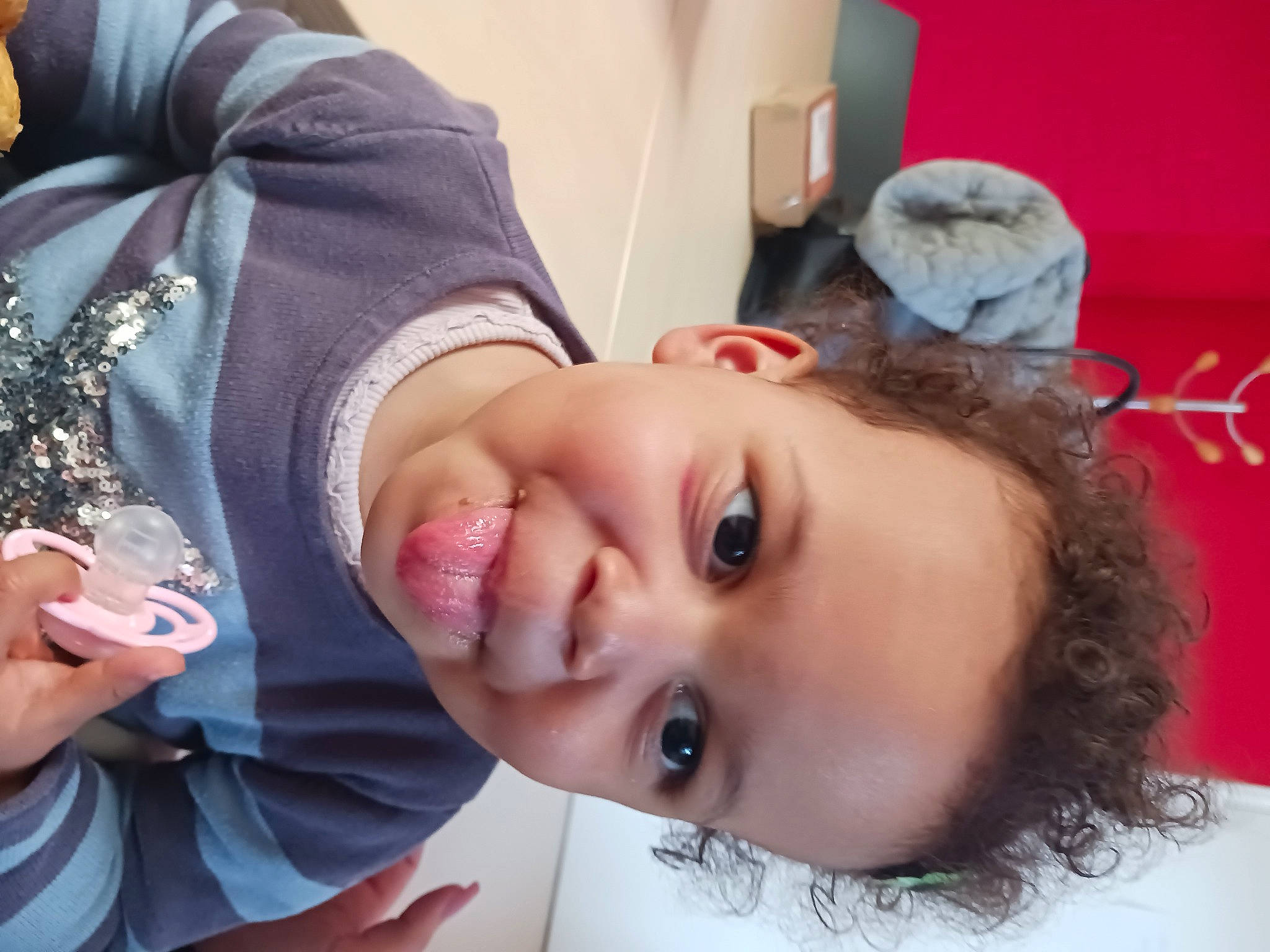 Fatima a rejoint le concours — aidez-le/la à gagner de superbes lots ! cheek, comfort, ear, eye, eyelash, face, forehead, gesture, happy, lip, mouth, neck, nose, organ, person, plant, skin, smile, toddler, white