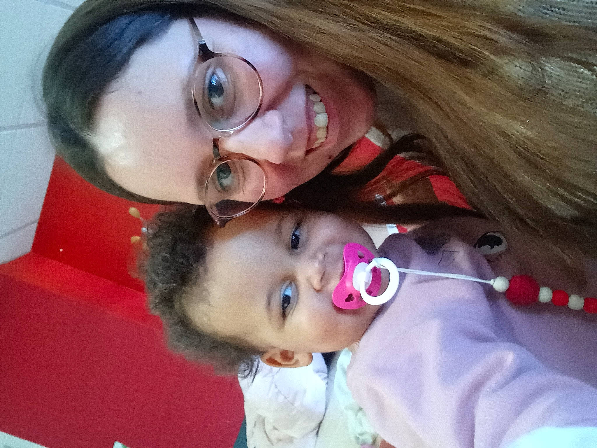 Fatima a rejoint le concours — aidez-le/la à gagner de superbes lots ! black_hair, cheek, child, ear, eyebrow, eyelash, eyewear, face, gesture, glasses, hair, happy, iris, joy, lip, mouth, nose, organ, person, skin