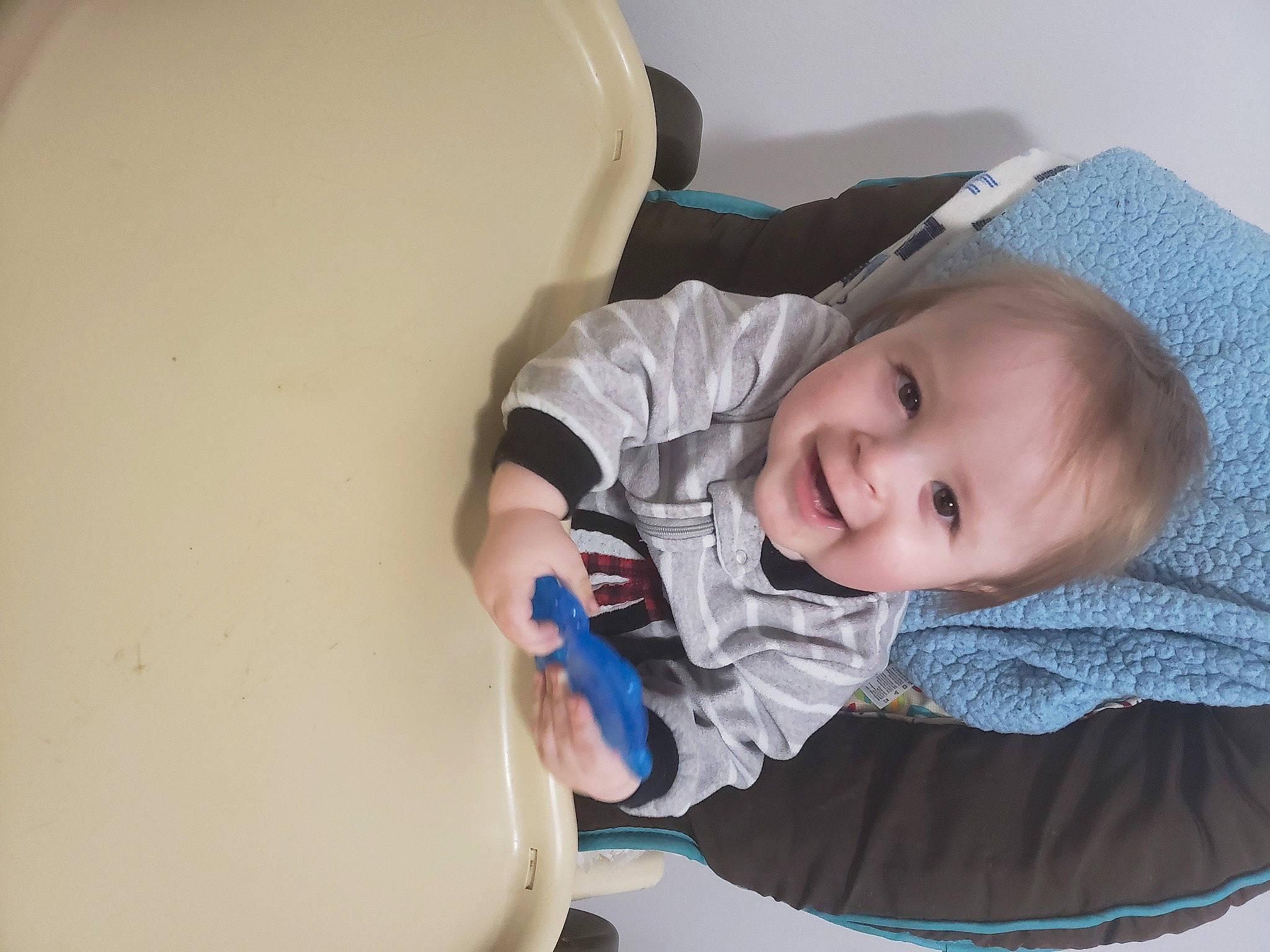 Noah-james a rejoint le concours — aidez-le/la à gagner de superbes lots ! baby, baby_products, baby_safety, baby_toddler_clothing, cheek, child, comfort, electric_blue, joy, linens, person, product, room, sitting, skin, sleeve, smile, toddler, vacation