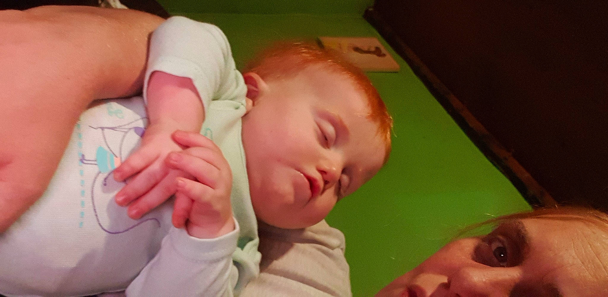 Valentine a rejoint le concours — aidez-le/la à gagner de superbes lots ! baby, cheek, child, chin, comfort, ear, eyelash, finger, gesture, head, human_body, iris, lip, mouth, neck, nose, people, person, skin, thumb